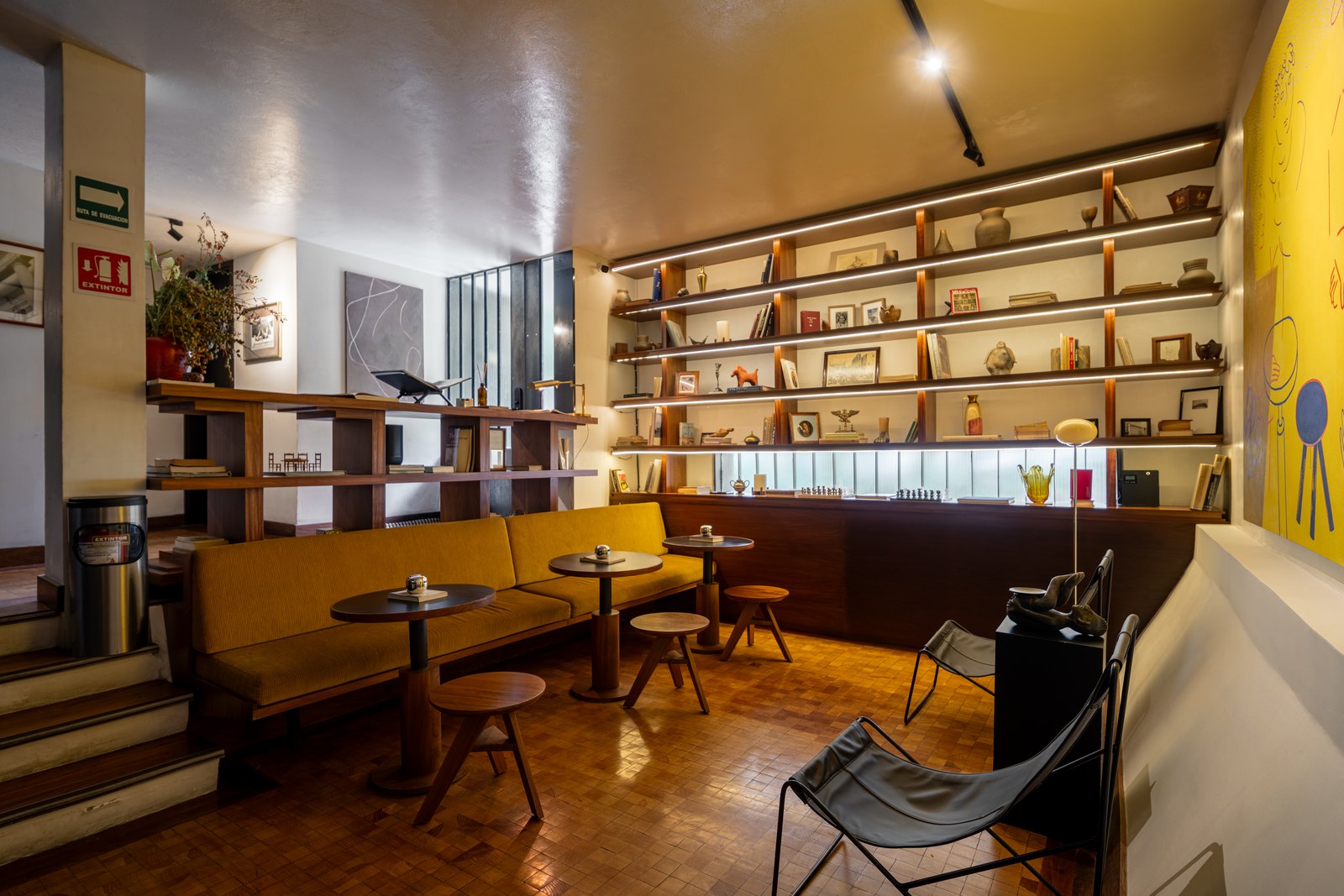 Dama — Lobby biblioteca