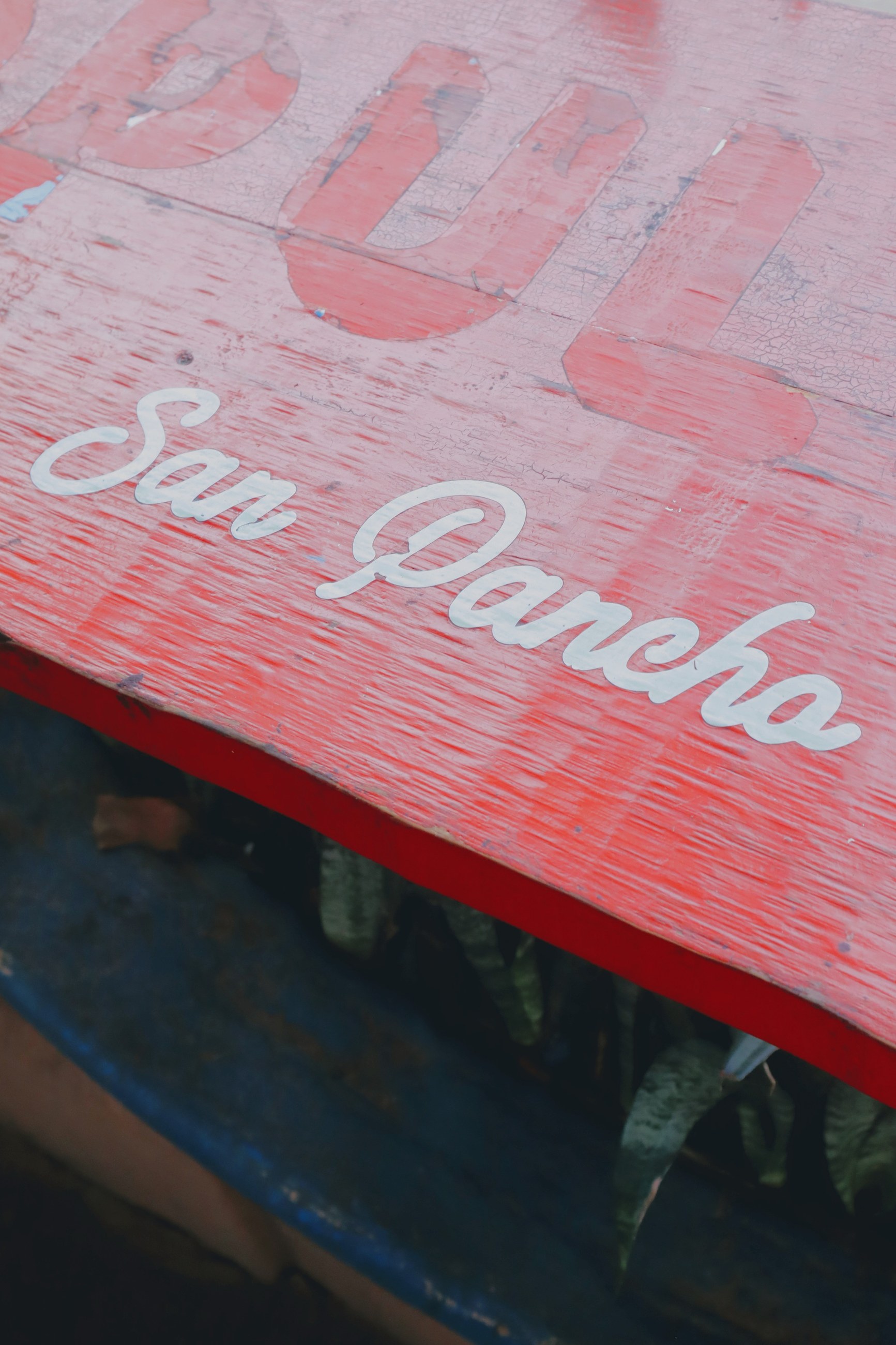 San Pancho — Letrero pintado sobre una panga